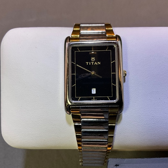 Unisex Titan Quartz Watch - Picture 1 of 6